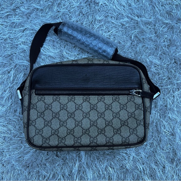 GUCCI GG SUPREME CANVAS PVC SHOULDER BAG MESSANGER BAG CROSSBODY - Picture 2 of 16